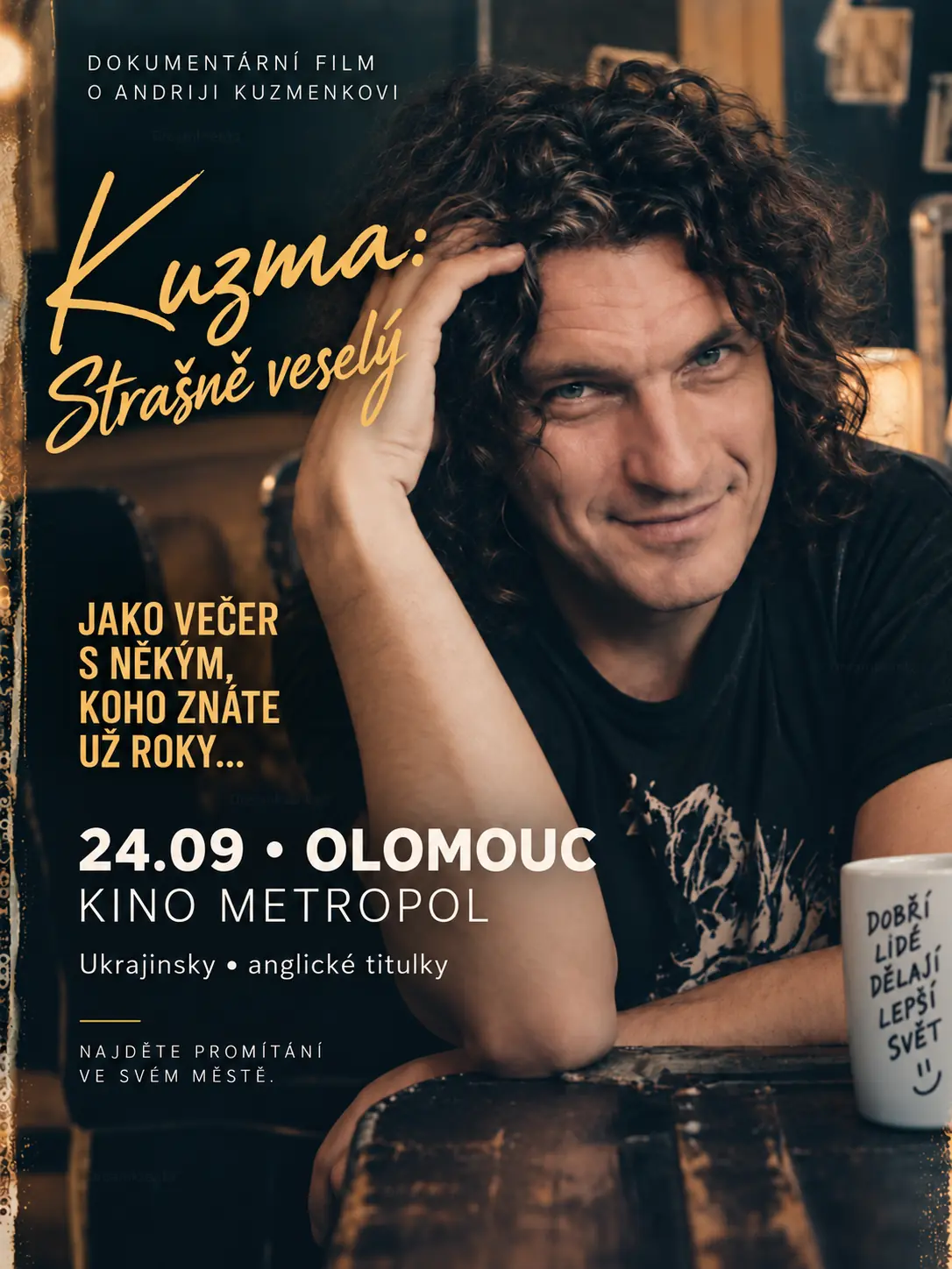 Plakát dokumentárního filmu „Kuzma: Strašně veselý“ — Andrij Kuzmenko u stolu, 24. září, Kino Metropol Olomouc